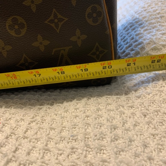 Authentic Louis Vuitton Keepall 50 Bandouliere - Picture 3 of 16